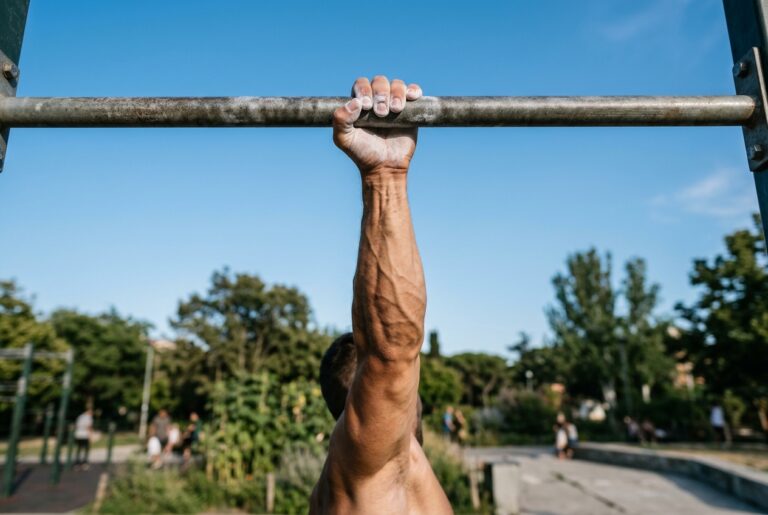 360 pull-up : guide de progression complet vers la traction rotative